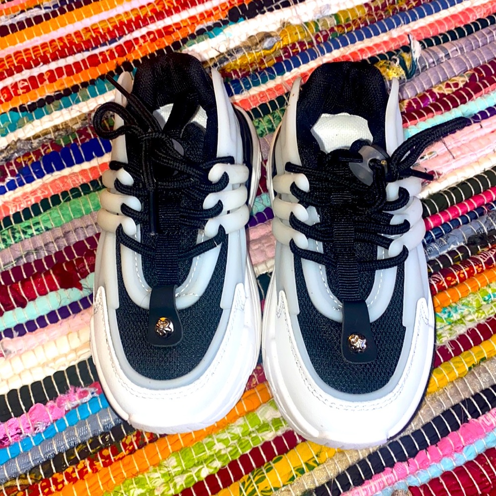 (Toddler Boys) “sneakers”